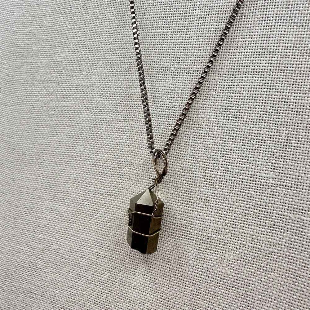 Vintage 90s Wire Wrapped Pyrite Point Pendant Necklace Women's Classic Jewelry